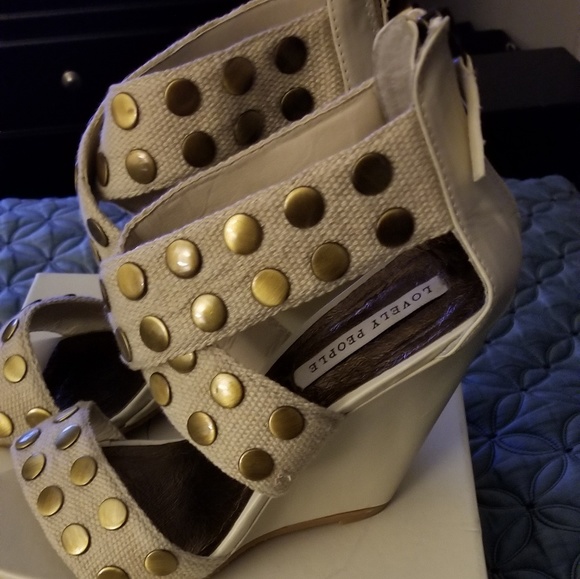 Shoes - Picture 2 of 4